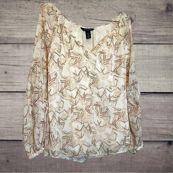 White House Black Market Geometric Print Shimmer Flowy V Neck Blouse size 6 - Picture 4 of 8
